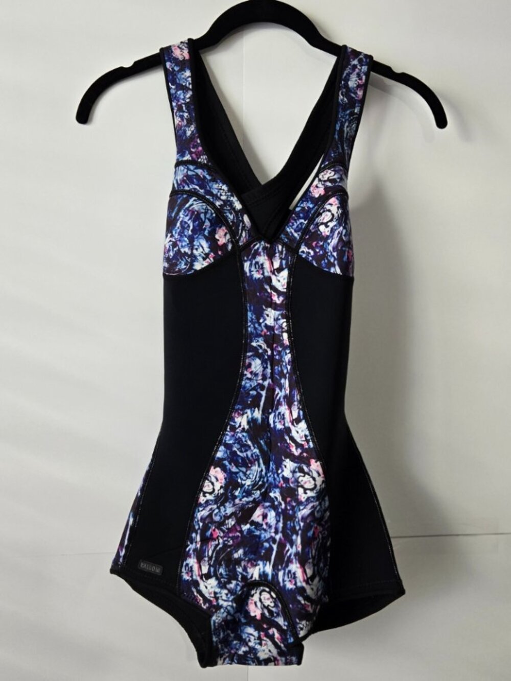 Rare NWT Tallow Performance Neoprene Watercolor Water Sport One-Piece Size 6